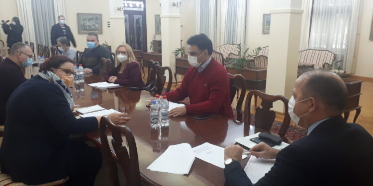 Blagi pad broja obolelih, ključno poštovanje mera tokom praznika