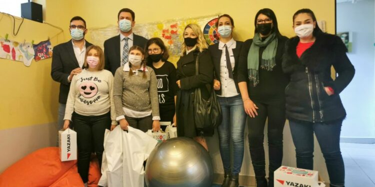 Uručeni paketići za decu sa smetnjama u razvoju