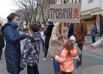 Obećanja nisu ispunjena, poručile Mame Šapca u protestnoj šetnji