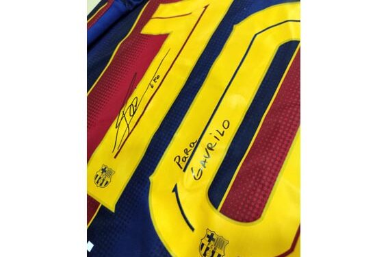 I Leo poslao potpisan dres za malog Gavrila!