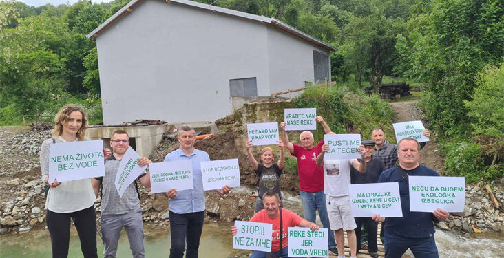 Državo, izgleda da samo ti spavaš