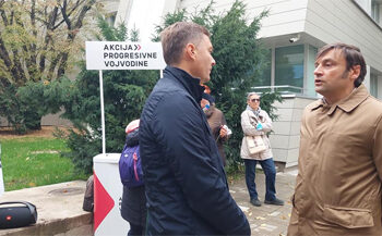Dok ljudi umiru cirkuska predstava vlasti traje