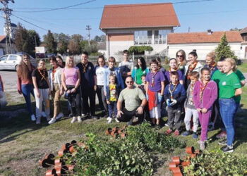 Dečja nedelja i Svetski dan čistog vazduha u Klenju obeleženi sadnjom drveća