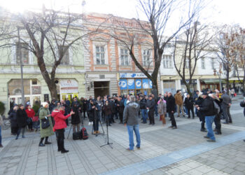 Protest ispred Policijske uprave u Šapcu: Traži se smena Vulina
