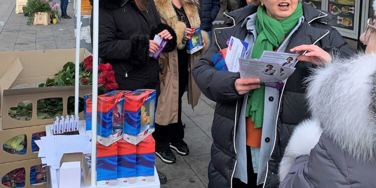 Plava krpa u plavoj uniformi