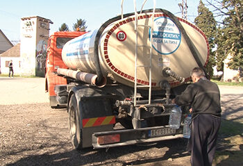 Selo tik uz Drinu a vode ni za lek