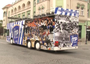 Sportisti sa Duginog autobusa krstare gradom