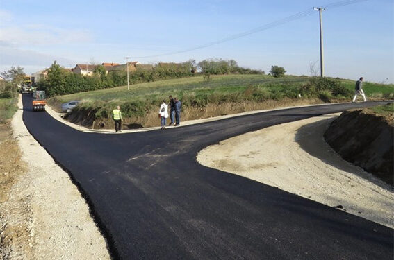 U pocerskom selu Dvorište asfaltirano 2,7 km puta