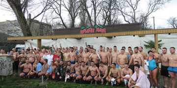 Veliki broj plivača među kojima je bio i trogodišnji Pavle Rakić