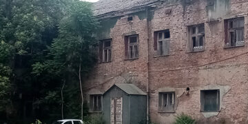 Šta se krije iza ograde u centru Šapca