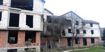 Dom izviđača  okovan žicom