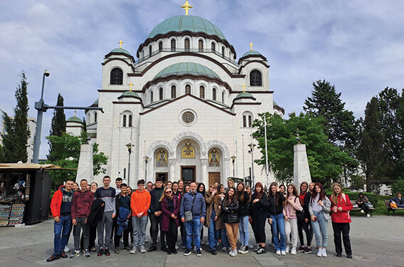Učenici verske nastave posetili svetinje Beograda