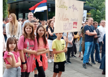 I deca na protestima