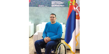 Moguće je ponekad pronaći neki tekst u lokalnim medijima