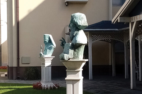 Spomenici i biste velikina