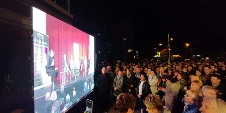 Najveća tribina ProGlasa do sada: Ogroman broj Novosađana pristupio inicijativi!