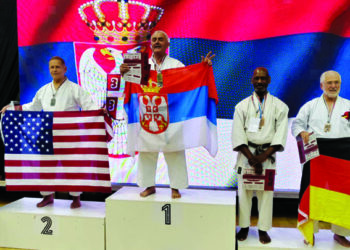 Majurci na dva fronta