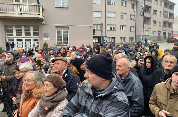 Nula stepeni, ali stotine ljudi na ulici: Lozničani podržali ProGlas!
