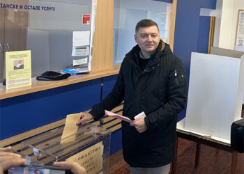 Zelenović: Danas je dan odluke, danas menjamo Srbiju