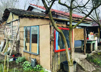 Bolesni i sami žive u trošnoj kući bez struje i vode: Tužna sudbina porodice Berić u Čačku (FOTO, VIDEO)