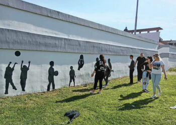 UČENICI URADILI MURAL NA ZIDU KOŠ KLUBA