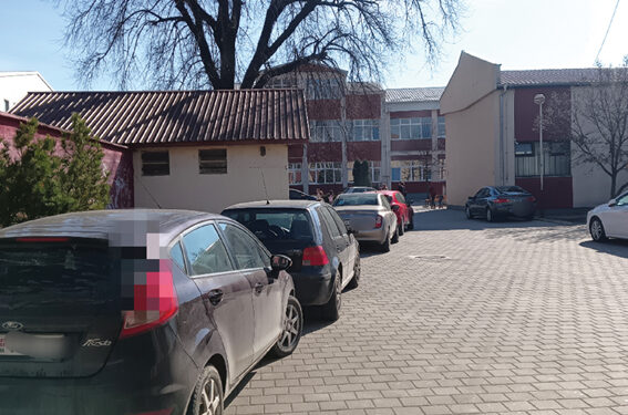 Parking ili školsko dvoriste?