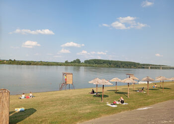 Siromašna plaža bogatog grada (2)