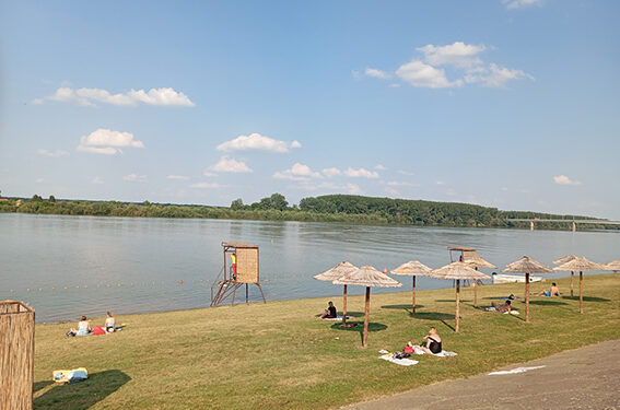 Siromašna plaža bogatog grada (2)