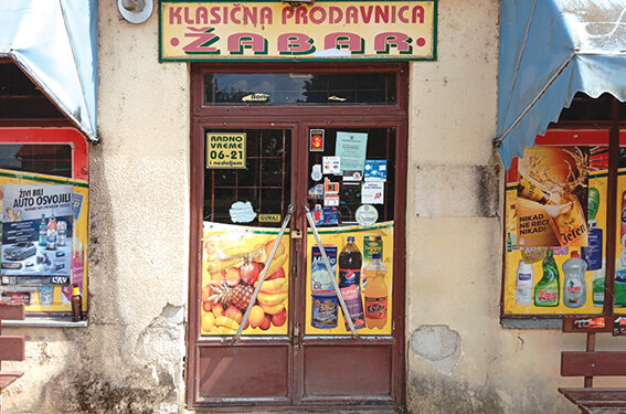 Zatvorena trgovina u Žabaru