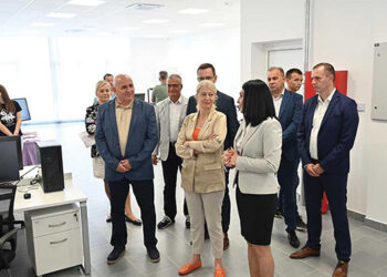 Ministarka Jelena Begović i gradonačelnik Vidoje Petrović otvorili Inovacioni startap centar u Loznici