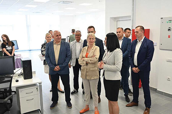 Ministarka Jelena Begović i gradonačelnik Vidoje Petrović otvorili Inovacioni startap centar u Loznici