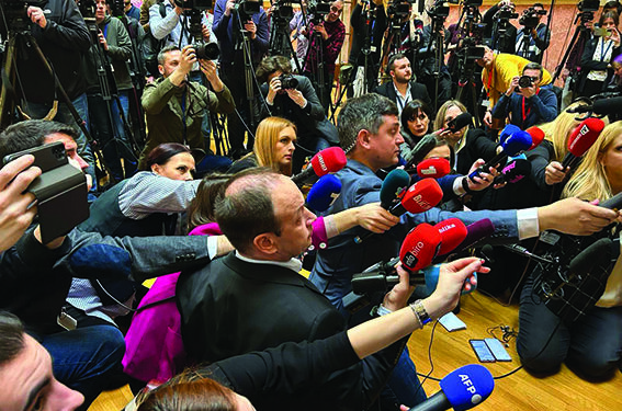 Novinari, glineni golubovi