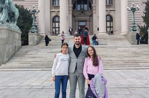 Devojčice i vizija njihove budućnosti u Srbiji