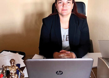 Novinari koji ne trpe pritiske su uz vladajuću partiju i izveštavaju kako im oni nalože i za to imaju jako veliki medijski prostor