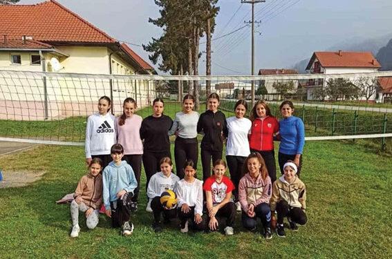Učenici i nastavnici obeležili Mitrovdan
