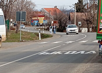 Novi put, a nema pešačke staze
