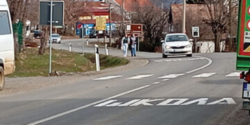 Novi put, a nema pešačke staze
