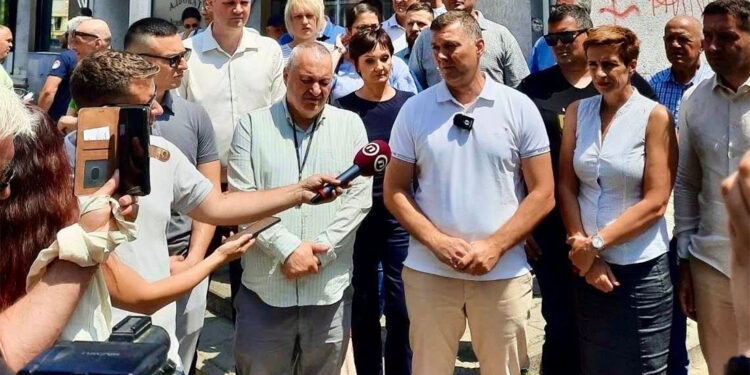 Nijednom političaru na ovakav način nije vređana porodica