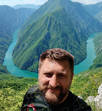 Ti si došao da me biješ u mom gradu