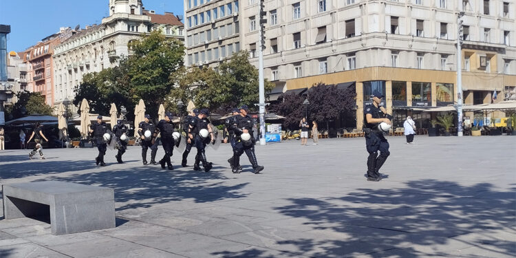 Ko će oprati prljave značke?!