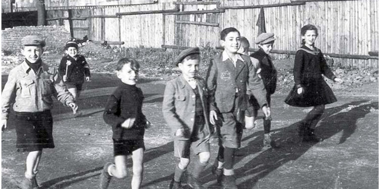 Draga nekada mlada sada stara deca        
