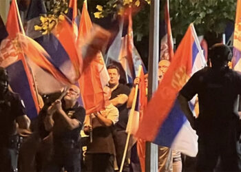 Lažni gradonačelnik se setio demokratije tek kad su građani počeli da vraćaju udarce