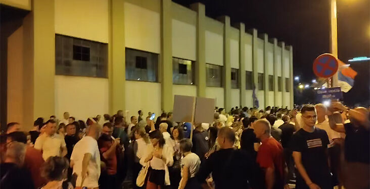 Građani na ulicama, laži u medijima