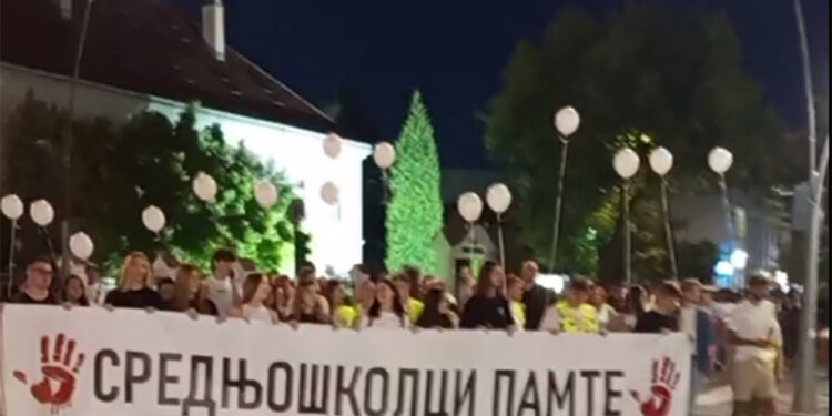 Srednjoškolci pamte – Svi smo ispod nadstrešnice