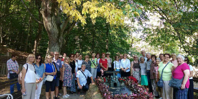 Pred valjevskim svetinjama i znamenitim Valjevcima