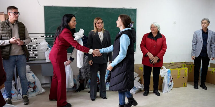 Ministarka Milica Đurđević Stamenkovski u poseti Domu „Vera Blagojević“ i hraniteljskim porodicama