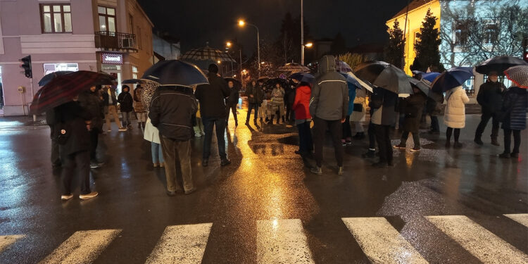 Kada se tuđa volja maskira u narodnu
