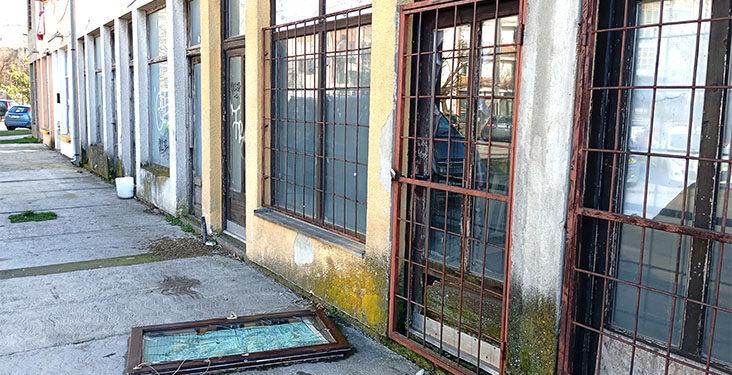 Polupano staklo nema ko da skloni