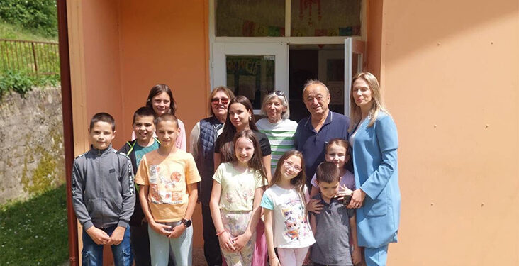 Zanimljiv poklon iz Londona za učenike u Capariću