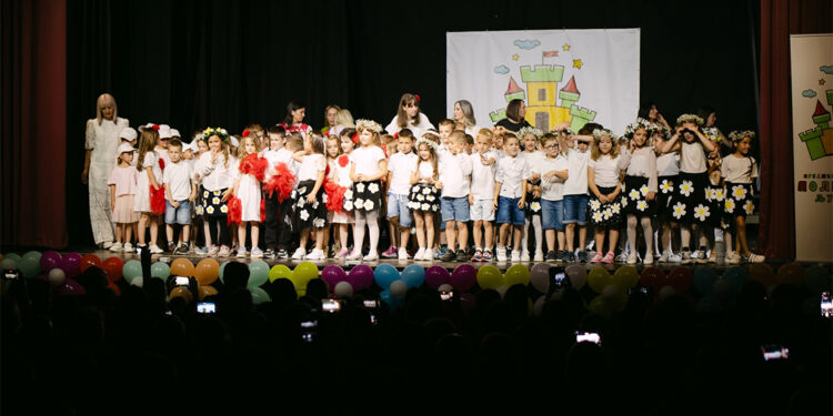 Predškolci iz Ljubovije pesmom i igrom obeležili kraj jednog perioda odrastanja